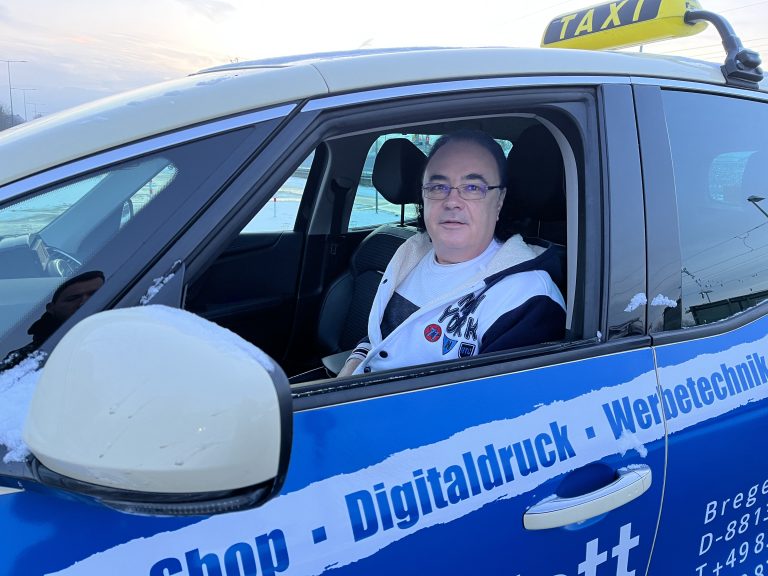 Taxi-Fahrer Peter Valsecchi wunderte sich über wenig Aufträge. <span class="copyright">VN/Plesch</span>