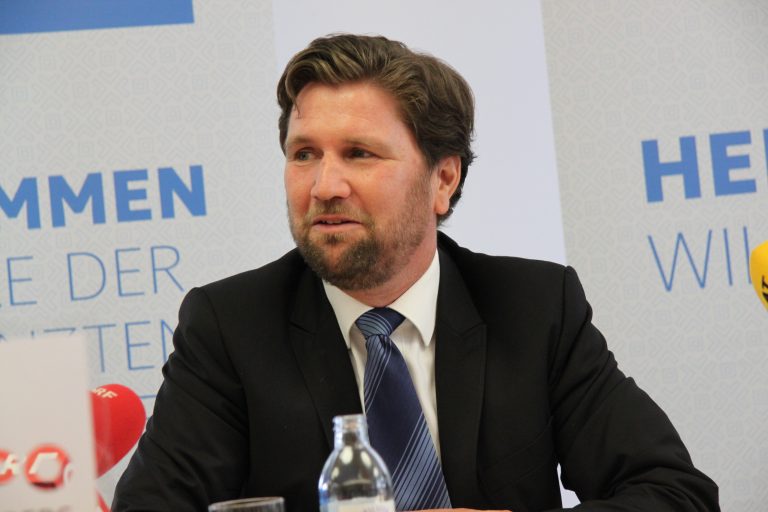 Michel Haller, Vorstandsvorsitzender der Hypo Vorarlberg, erwartet sich primär Anpassungen und mehr Flexibilität im Bereich der Rückzahlungsrate für Immobilienkredite. <span class="copyright">VOL.at/Mirjam Mayer</span>