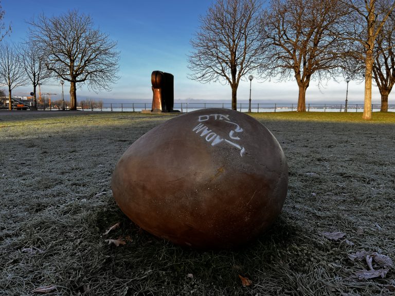 Angelo Roventa möchte mit dem Ovoid 11 die Dualität von Leben und Tod symbolisieren. <span class="copyright">Andreas Marte</span>