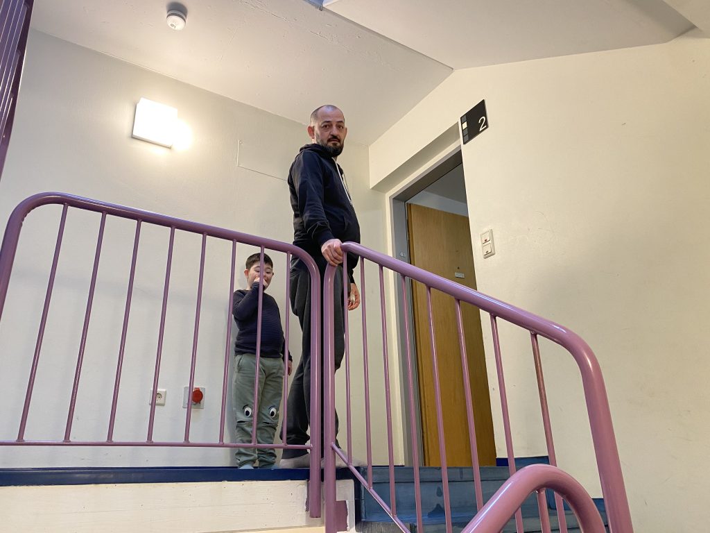 Levent Celem und sein Sohn, der Trisomie 21 hat, suchen ein barrierefreies Zuhause. »a7
