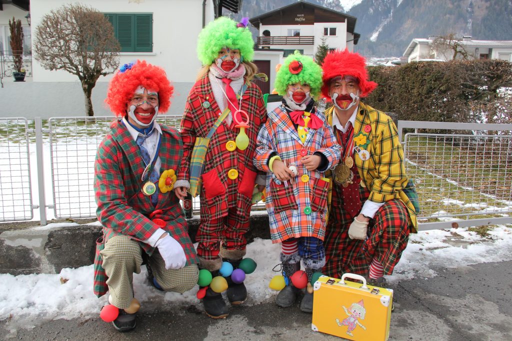 Größter Faschingsumzug im Bezirk begeisterte die Zuschauer