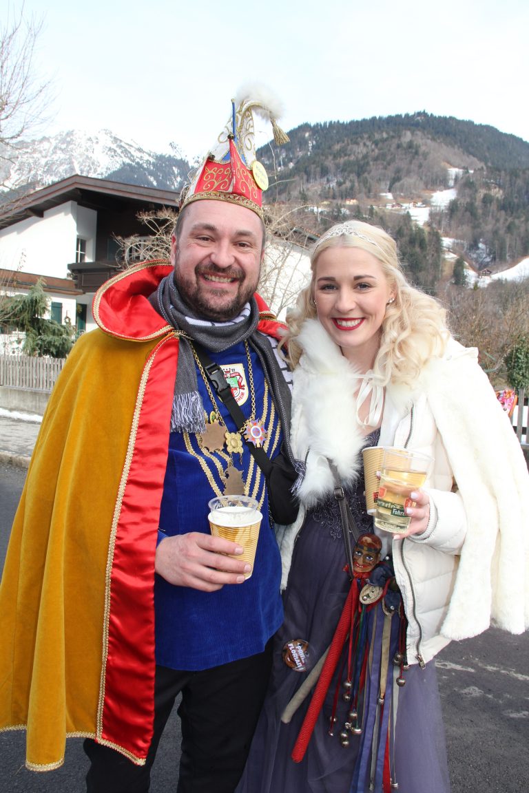 Das Prinzenpaar Emily und Florian aus Heitersheim war extra für den Umzug nach Vandans gekommen.