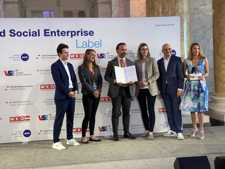 Entgegennahme des Verified Social Enterprise Labels für das Social Start-up-Unternehmen „Twiga Sun Fruits GmbH“ im Rahmen der Impact Days im Juni 2023 in Wien. <span class="copyright">Robert Moosbrugger</span>
