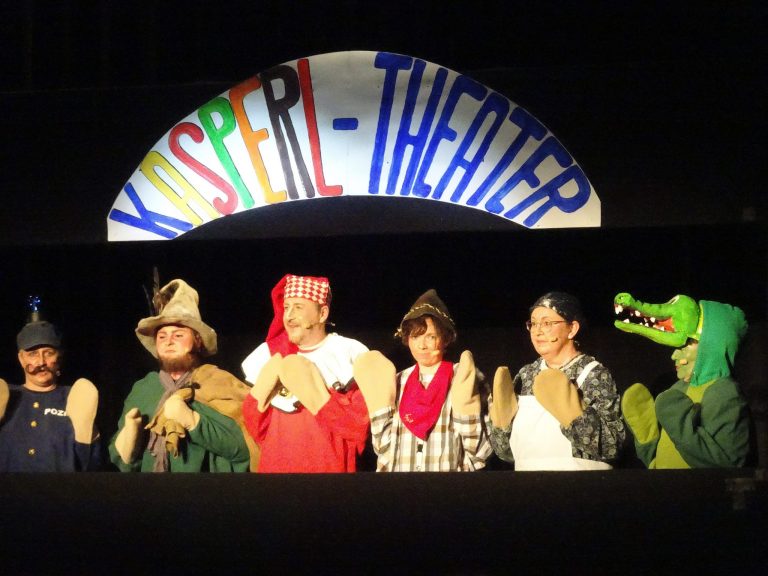 Das alljährliche Kasperletheater bildete das humorige Finale beim diesjährigen Narrenabend. <span class="copyright">cth</span>
