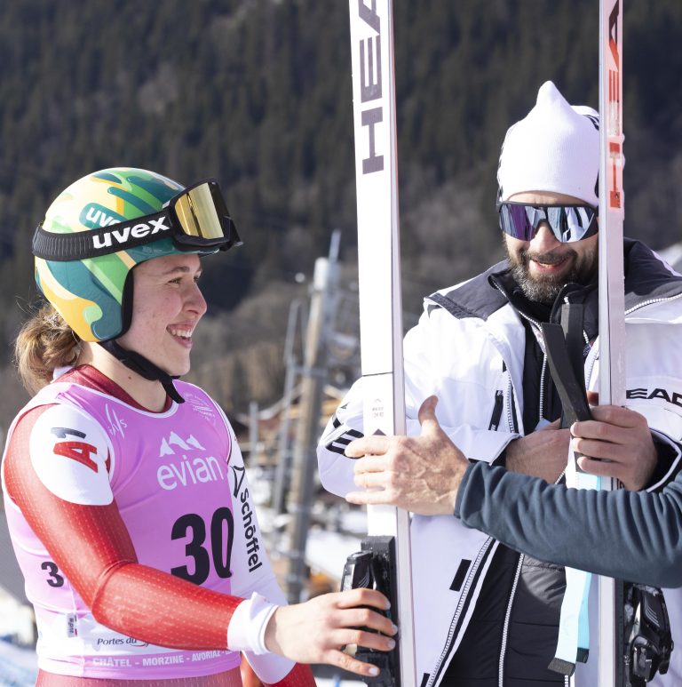 Servicemann Stefan Bösch (r.) sorgte für schnelle Ski. <span class="copyright">Head/Ehrensberger</span>