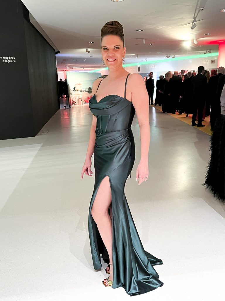 Louisa Wolf im perfekten Ballkleid.