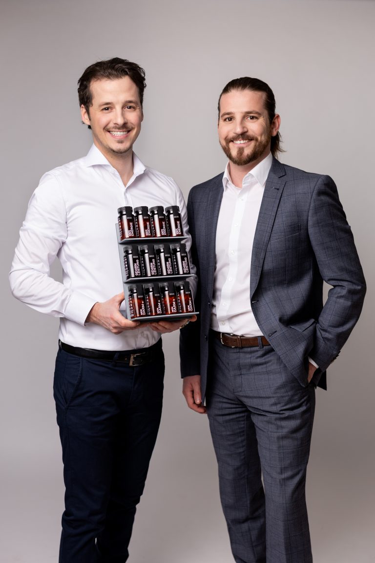 100 Life ist ein Nahrungsergänzungsmittel, das von den Deurings zur Marktreife gebracht wurde und in Apotheken erhältlich ist. <span class="copyright">FA</span>