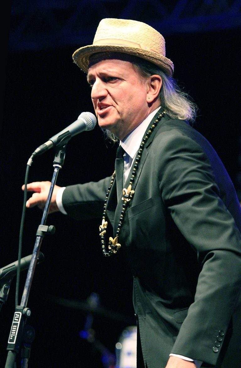 Der Kabarettist und  Musiker begibt sich auf eine Reise durch das Klanguniversum.  <span class="copyright">Linder</span>