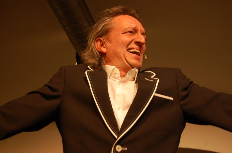 Markus Linder: „Ich habe das Privileg, alles, was ich mache, mit großer Freude und Begeisterung zu tun."   <span class="copyright">Raimund Jäger</span>