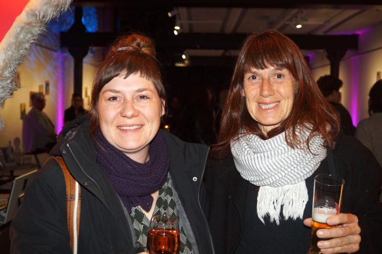Maya Stieger und Andrea Steurer freuten sich auf die Vorstellung.
