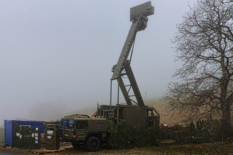 Ein mobiles Radar ist in Düns stationiert.