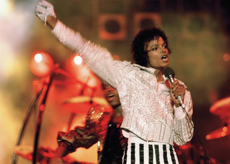Michael Jackson während der "Victory Tour" im Juli 1984.  <span class="copyright">AP</span>