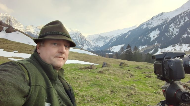 „Ich habe ganz ver­dattert geschaut, als dann der Wolf dagelegen ist", rekapituliert Jäger Oliver Scherer. 