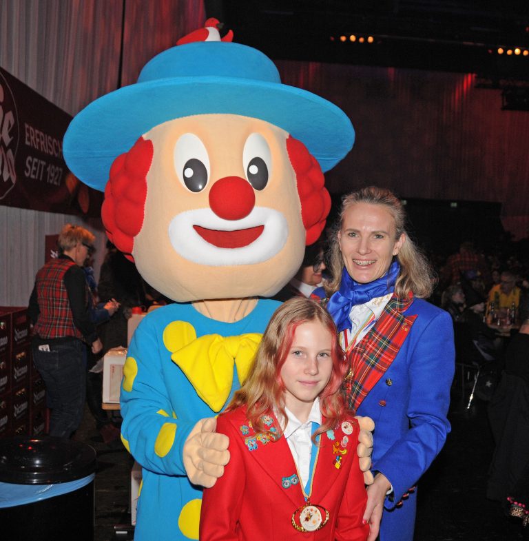 Prinzessin Michaela I. mit Infantin Pia und Ore-Clown Fridolin.