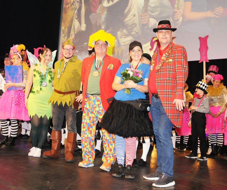Chiara, Simon, Patrick, Sandra und Walter wurden vom Prinzenpaar ausgezeichnet.