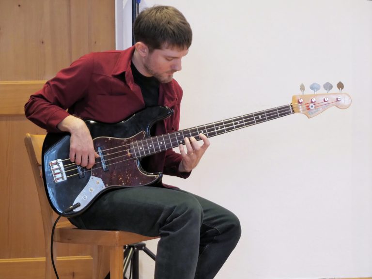 Leonard Winter am E-Bass. <span class="copyright">Sigrid Juen</span>