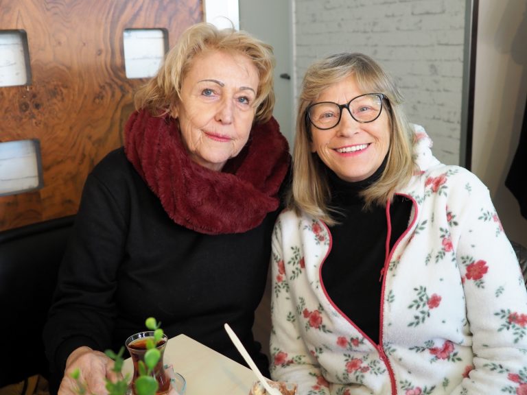 Die Schwestern Hermine Reithofer und Bernadette Blematl.