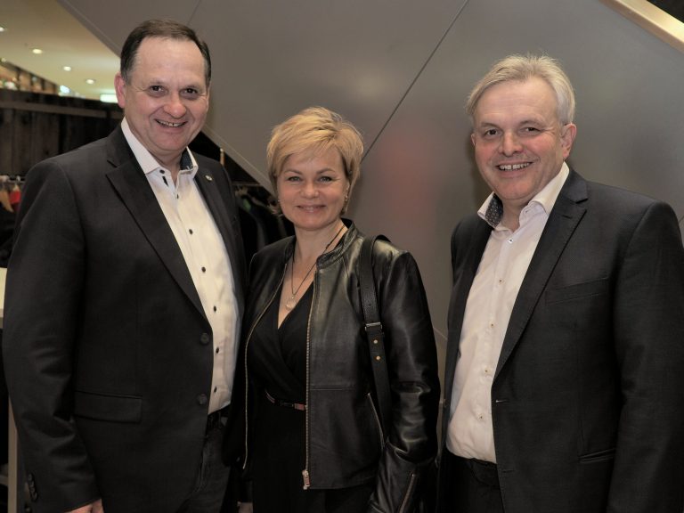 Helmut und Julia Gstöhl mit Helmut Lenz (Zaltech).
