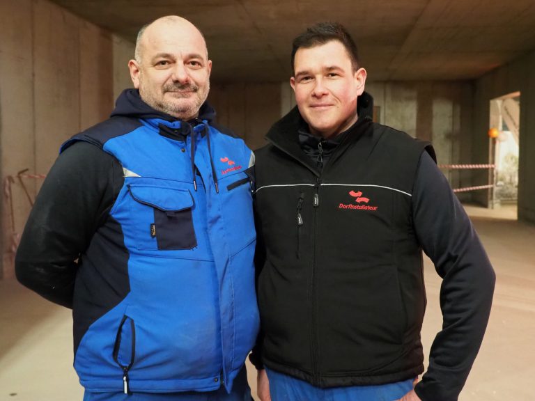 Dorfinstallateur-Team Huggle Radenko Crnobrnja und Nenad Micic.