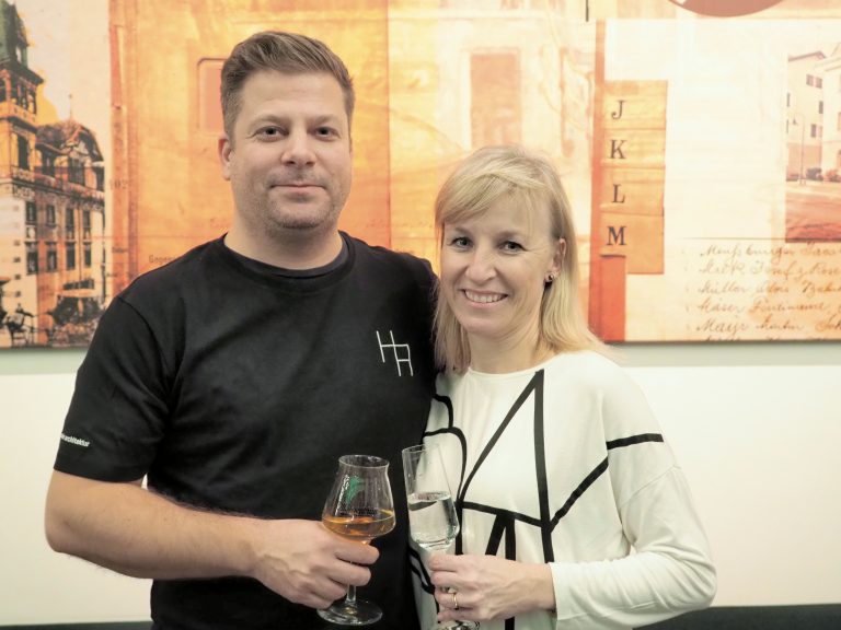 Unter den Gästen: Die beiden Architekten Eva und Stephan Hassler.