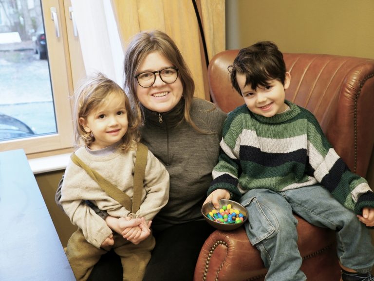 Olga Vorobyova mit Ilja und Juri.