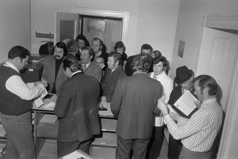 ... Pickerlausgabe für den autofreien Tage in der Bezirkshauptmannschaft Bregenz. <span class="copyright">VOlare/Oskar SPANG</span>