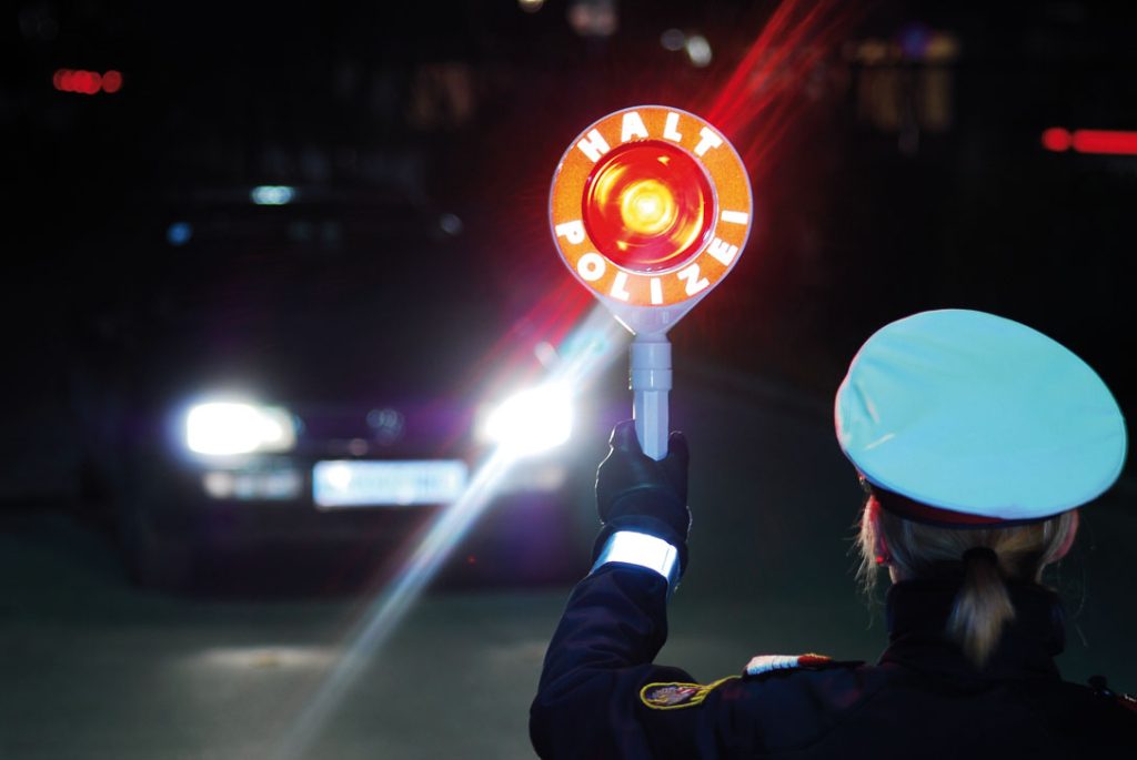 Polizei jagt flüchtende Pkw-Lenkerin (24)