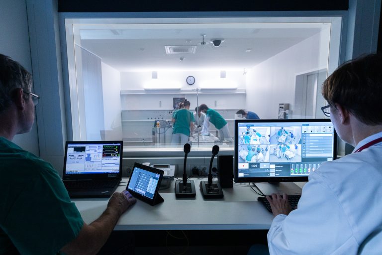 Krankenhäuser wie auch Universitäten nutzen die Softwarelösungen. <span class="copyright">SIMStation</span>