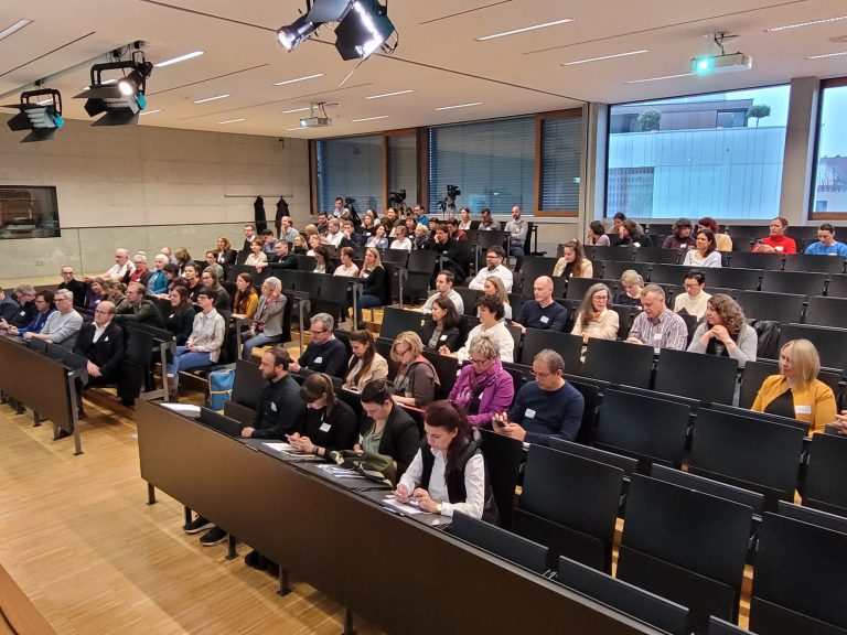 Bei der Fachtagung Soziale Nahversorgung an der FH Vorarlberg ging es um die künftige Rolle und Entwicklungschancen der Gemeinden, insbesondere um die Entwicklung des Bürgerservice rund um soziale Themen. <span class="copyright">ARGE Soziale Nahversorgung</span>