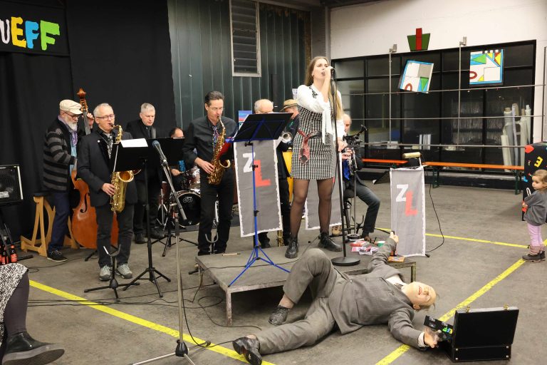 „Die Zitternden Lippen“, trugen ihren Teil zum würdigen Abschied von einer großen Firmen- und Kulturtradition bei.