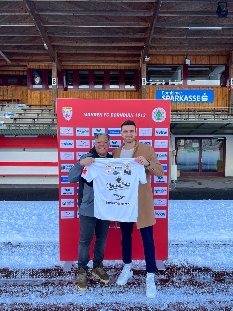 Der Wolfurter Stefan Umjenovic bei der Präsentation in Dornbirn.