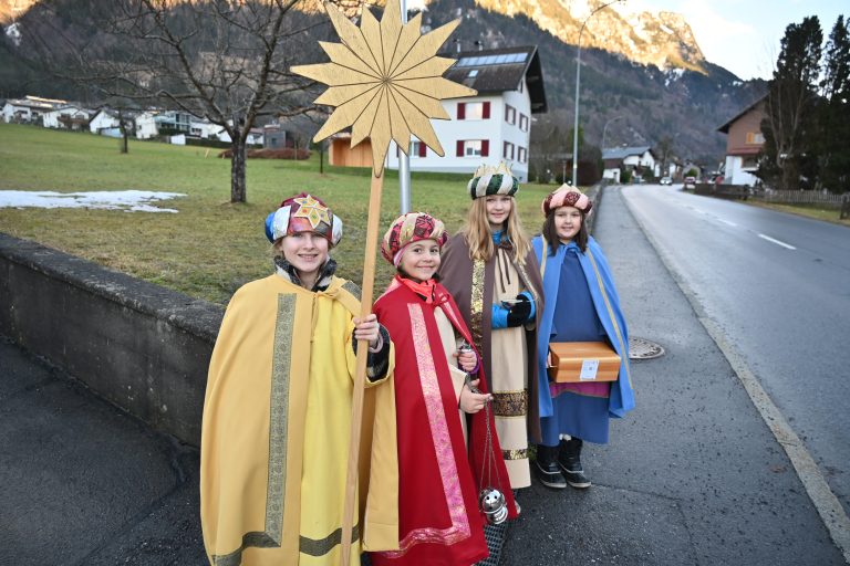 Die Sternsinger im Einsatz.