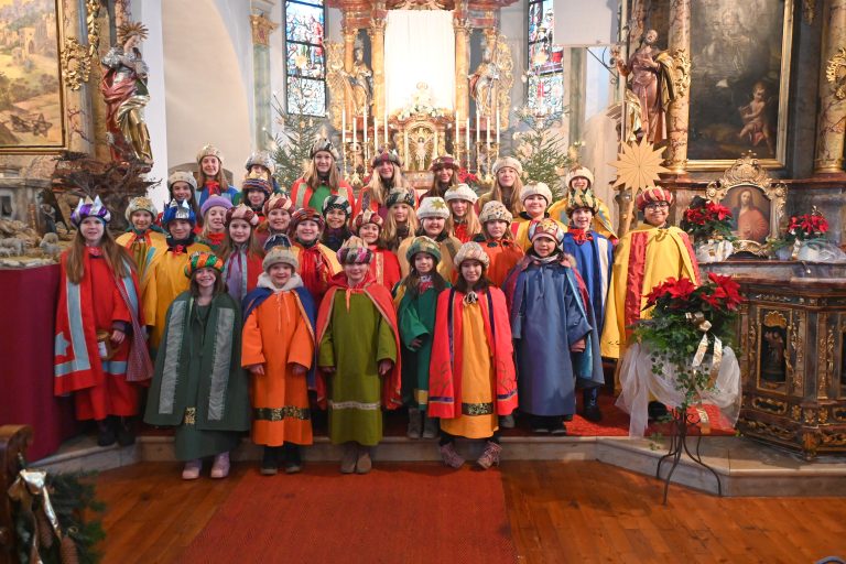 Mit einem gemeinsamen Festgottesdienst wurde die diesjährige Sternsingeraktion abgeschlossen. <span class="copyright">DOB</span>