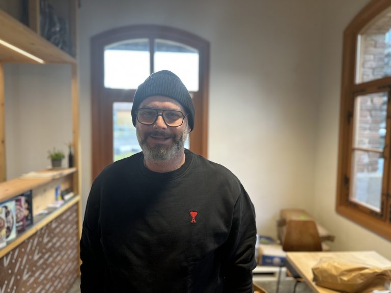 Steve Brunzel, Stuben am Arlberg: „Die Backsteinstube überzeugt durch eine kleine, aber sehr feine Auswahl. Alle Produkte sind frisch, dadurch ist Haltbarkeit der Brote im Gegensatz zu Industrieprodukten viel länger gegeben.“