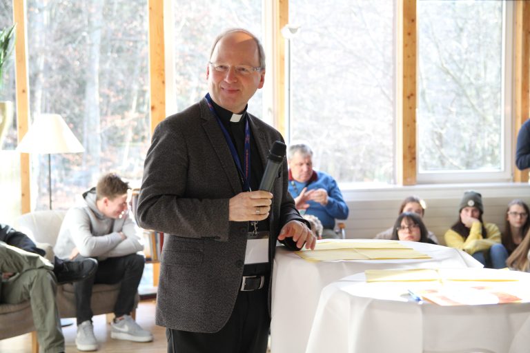 Bischof Benno Elbs ist vor Ort, weil nächste Generation für die Katholische Kirche „Chefsache“ ist.