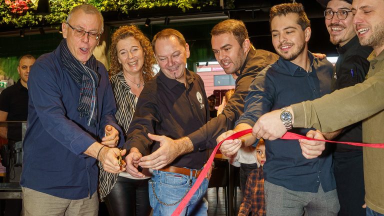 Bei der Le Burger-Eröffnung in Hohenems wurde das rote Band durchgeschnitten. <span class="copyright">LE burger</span>
