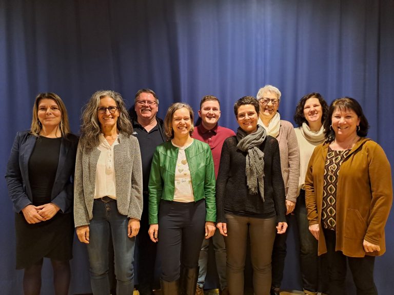 Der Vorstand des Chores Joy freute sich über den Besuch von Erika Kawasser (rechts) bei der Generalversammlung.  <span class="copyright">cth</span>
