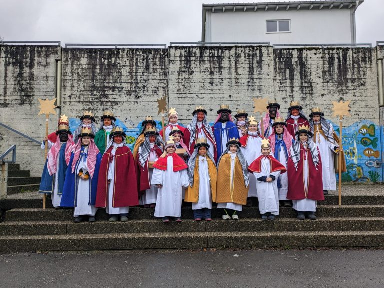 Auch in der Parzelle Fellengatter versammelte sich eine große Sternsinger-Schar.