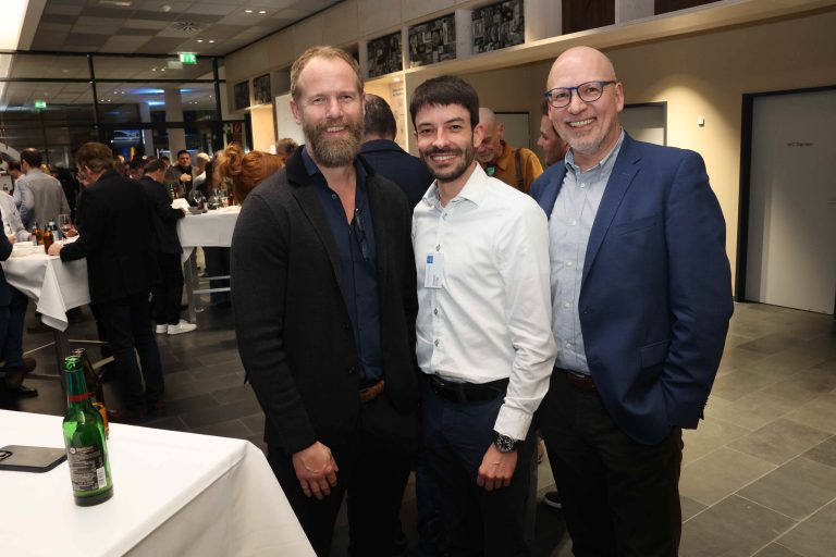 Christian Baumann, Jürgen Fink, Dir. Gerd Herljevic (Raiba Hofsteig).
