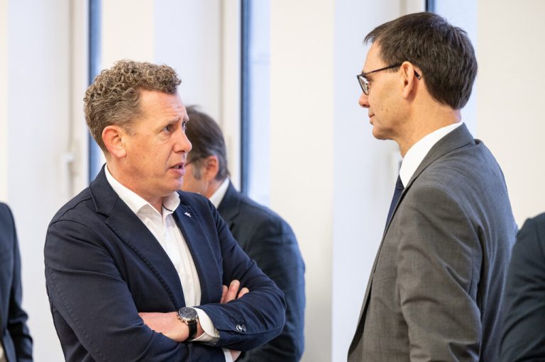 AK-Präsident Bernhard Heinzle mit LH Markus Wallner. serra