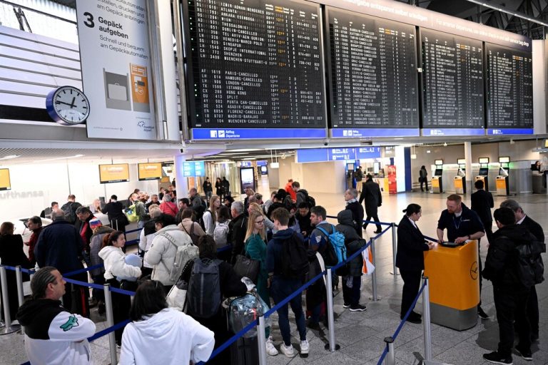 Auch am Frankfurter Flughafen kam es zu erheblichen Behinderungen. AFP