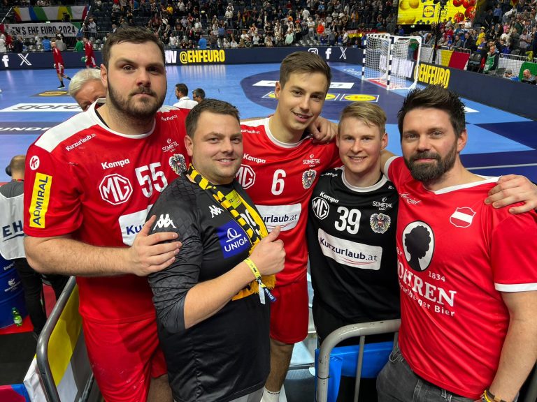 Björn Tyrner (r.) und Philipp Lunardon mit den drei Bregenz-Spielern Tobi Wagner, Markus Mahr und Ralf-Patrick Häusle nach der Frankreich-Partie .<span class="copyright">Privat</span>