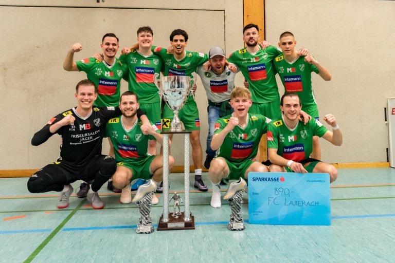 Das erfolgreiche Team des FC Lauterach holte verdientermaßen drei Trophäen.VN-Stiplovsek/4