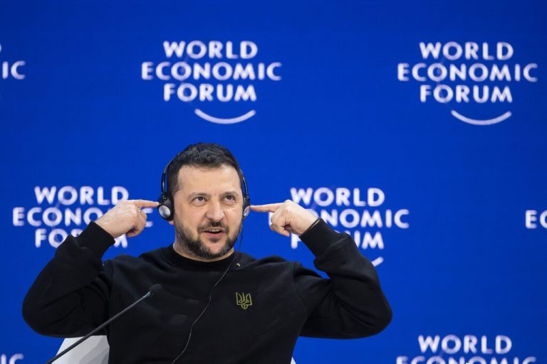 Der ukrainische Präsident Wolodimir Selenski warb in Davos für Unterstützung und kündigte einen Friedensgipfel in der Schweiz an. AFP