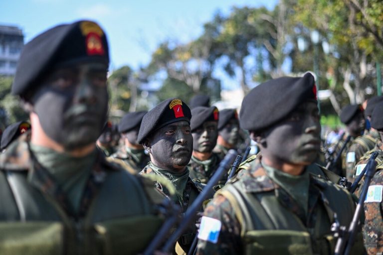 Die Armee in Guatemala nahm an der Zeremonie zur Anerkennung des Präsidenten Bernardo Arevalo als Oberbefehlshaber teil. AFP