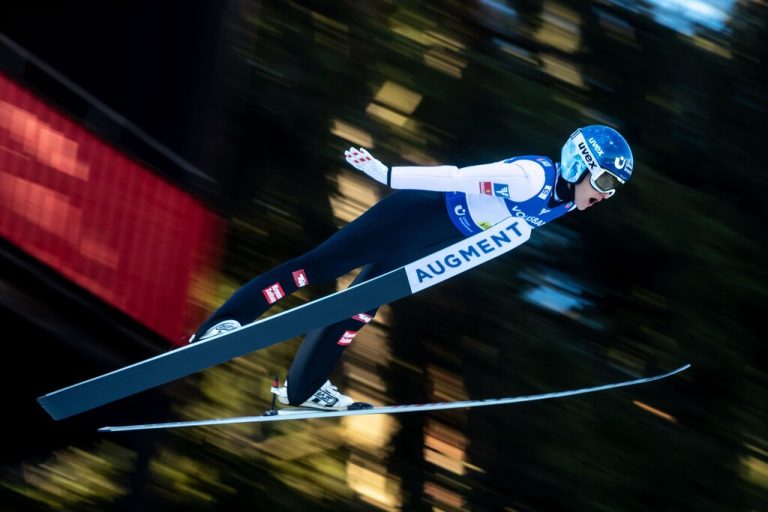 Die Beste des Feldes hinter Siegerin Nika Prevc: Eva Pinkelnig (Bild) zeigte in Villach auch im zweiten Springen eine beeindruckende Serie und wurde dafür mit Platz zwei belohnt.apa