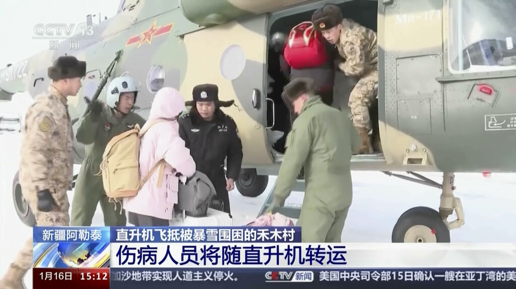 Lawinen schließen Skiort in China ein – Armee fliegt Touristen aus