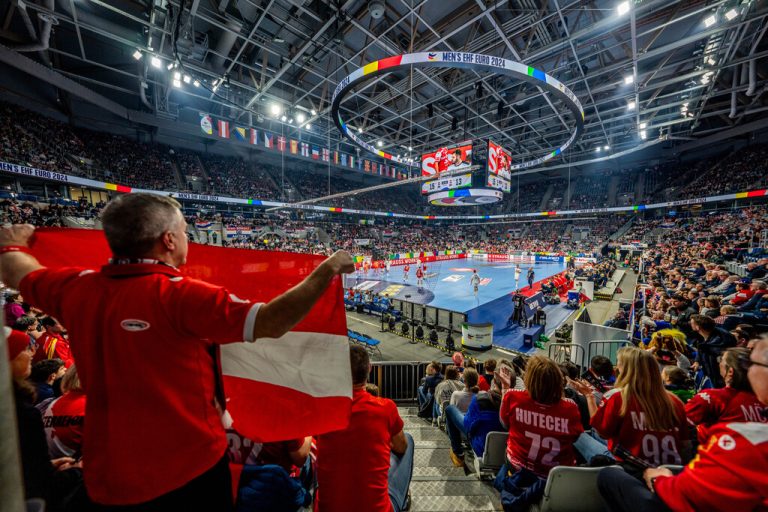 Die über 13.000 Zuschauer in der Mannheimer SAP Arena bekamen ein packendes Duell zwischen Österreich und Kroatien zu sehen. Am Ende gab es eine leistungsgerechte Punkteteilung.GEPA