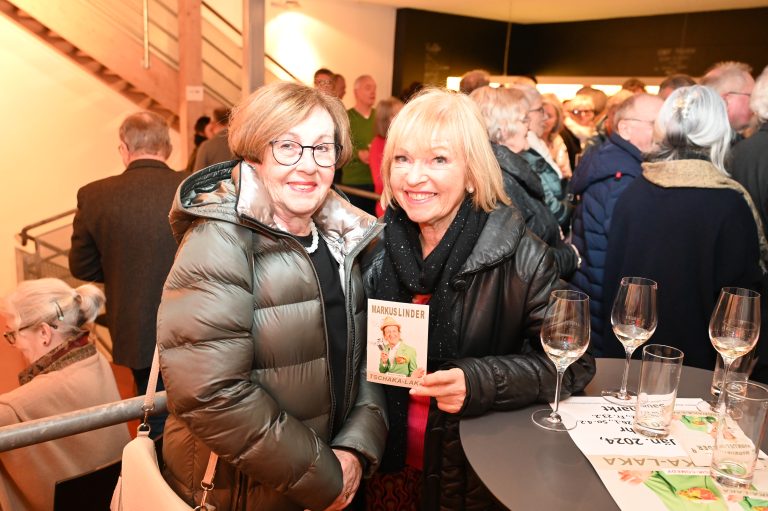 Herta Knecht und Dorit Wilhelm genossen den Abend.