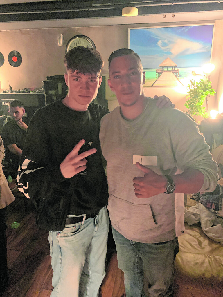 Drogu mit dem bekannten Rapper Farid Bang.